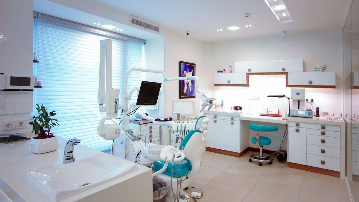 Physiotherapist conducting initial clinical assessment and diagnostic interview