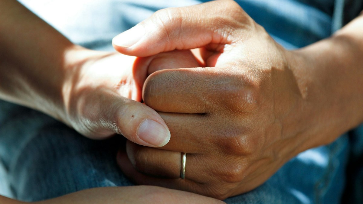 Thermal modality and cold compress application for joint pain management